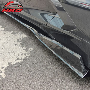 Faldones Laterales Estilo IKON V1 B en Negro Brillante para Chevy Corvette C8 2020-2026 - Product Image 2