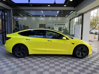 Autocollant de covering automobile PET jaune 1,52*18M, à canaux d'air, sans bulles, à changement de couleur, anti-rayures, anti-UV, avec remises d'usine