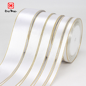 Ruban de <span class=keywords><strong>satin</strong></span> blanc 100% polyester en gros d'usine, bordure dorée scintillante, ruban de <span class=keywords><strong>satin</strong></span> simple face en rouleau pour emballage - Product Image 2