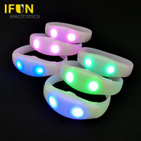 Bracelet de lumière LED sans fil, accessoires de décoration pour Concert, boîte de nuit, Logo personnalisé RFID, Radio/télécommande NFC, rvb, contrôle DMX