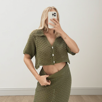 Nouvel ensemble long 2 pièces décontracté pour femme en polyester respirant tricoté au crochet, avec haut court uni et col rabattu boutonné – Collection été 2026
