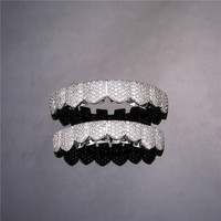 Grillz Hip Hop Dentaire Glacé Micro Pavé Zircon Cubique Ensemble Haut & Bas Charme Grillz pour Hommes Femmes avec Boîte à Bijoux