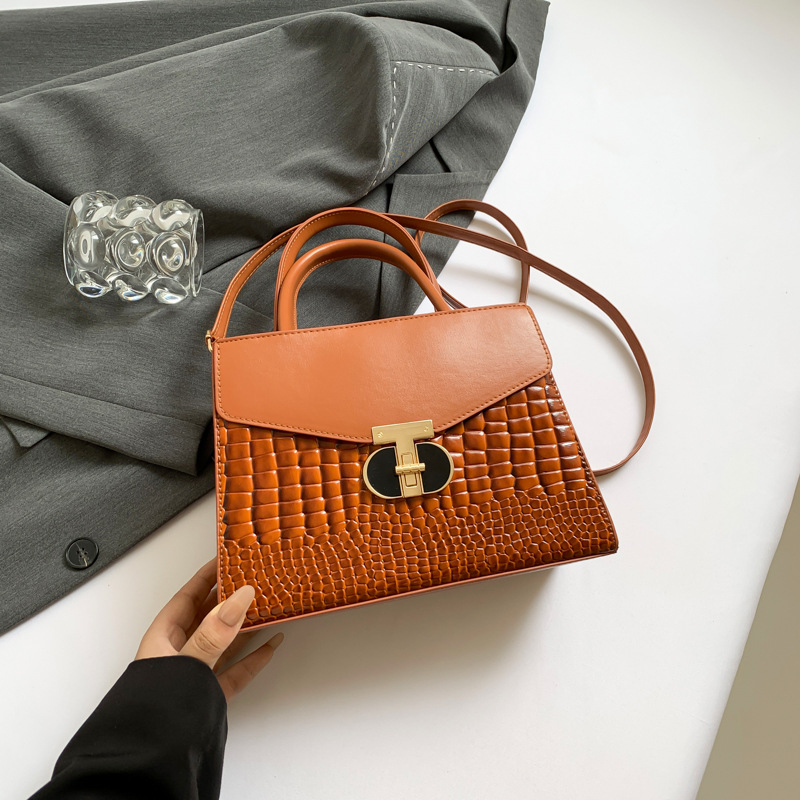 สีน้ำตาล