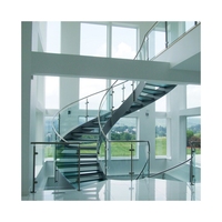 Escalier moderne en bois, pierre et verre, à marches droites, courbes et cercles, de haute qualité