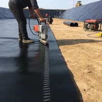 Membrane anti-infiltration noire lisse pour usine chimique, fond de réservoir d'huile, bassin à poissons, lac artificiel, décharge sanitaire