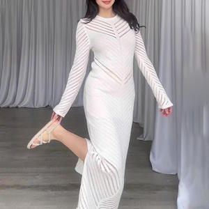 Robes moulantes longues à col rond en maille ajourée taille haute pour femme – Collection Automne Tendance - Product Image 3