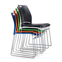 Chaise de visiteur de bureau en plastique PP à base de traîneau en métal empilable sans accoudoirs, mobilier de salle d'attente moderne et bon marché