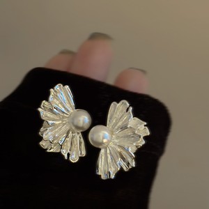 Pendientes de Perlas de Aleación de Zinc Chapados en Oro de Moda, Estilo Gótico en Forma de Abanico Irregular, de Alta Gama para Mujer - Product Image 3