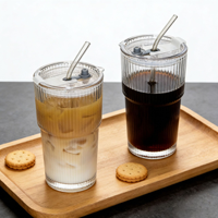 Ensemble de verres à boire élégants en verre côtelé de 20 oz avec couvercles et pailles, en verre épais durable pour café glacé