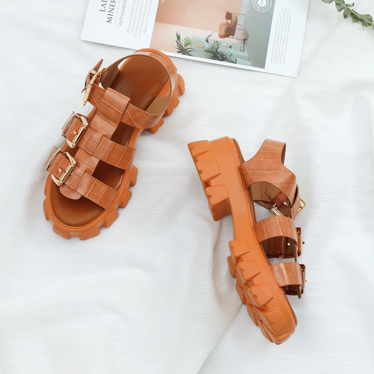 New Fashion Summer Lady Sandals Chic And Trendy Chunky Cleated Sole Platform Sandals With Stripper Custom Shoe