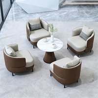 Salon d'accueil professionnel, espace de réunion pour clients, bureau de vente et ensemble table et chaises pour discussions décontractées.