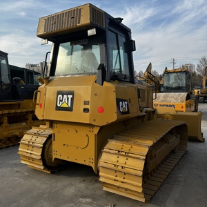 Bulldozer Caterpillar D5K d'occasion, hydraulique, 20 tonnes, provenant du Japon, à bas prix, homologué EPA/CE, en stock - Product Image 3