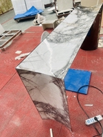 Console moderne de luxe en marbre avec piètement en acier inoxydable doré, table d'entrée, table de couloir étroite