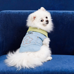 Chaqueta Vaquera PETCIRCLE para Perros y Gatos, Diseño con Collar, Correa y Bolsillos con Flores, Primavera/Verano - Product Image 1