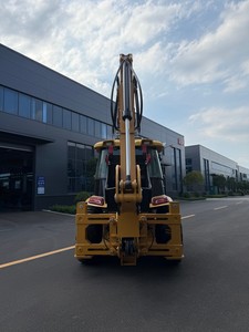 Chargeuse-pelleteuse jaune 7500 kg de poids opérationnel, capacité de la benne 1,3 m³, pour travaux agricoles, aménagement paysager et petites constructions - Product Image 5