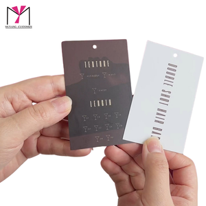 Set de Bolsas para Cabello Personalizables con Logotipo, en Terciopelo Rojo Suave, con Cinta y Etiqueta - Product Image 4