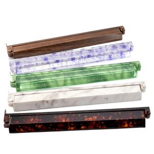 Mahjong américain en acrylique blanc transparent de 20 pouces, avec des pousseurs en écaille de tortue et des supports à double feston, avec pousseurs magnétiques - Product Image 3
