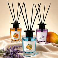 Diffuseur de parfum d'ambiance 100 ml, personnalisable, longue durée, aux senteurs fruitées et florales, avec bâtonnets en rotin et huiles essentielles