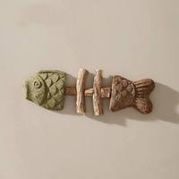 Jouet à mâcher pour chat en bois naturel, en forme d'arête de poisson, avec mousse menthe verte, combinaison tête et queue de poisson, structure en bûche rugueuse