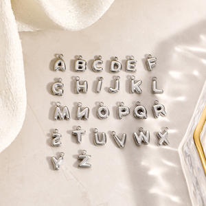 Colgantes de letras de acero inoxidable, alfabeto inglés pequeño para hacer collares, accesorios de joyería DIY - Product Image 1