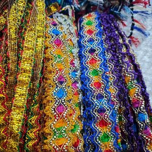 Rollo de Encaje Étnico Multicolor Ecológico al por Mayor con Lentejuelas y Borde Dorado Sexy para Ropa y Suministros de Manualidades a Granel - Product Image 3