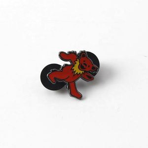 Pins de revers en métal doré moulé sous pression, personnalisés en usine, avec logo sur mesure et émail - Product Image 4