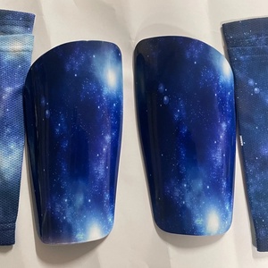 Protège-tibias de football personnalisés par sublimation, matériau PE+EVA, couleurs et tailles personnalisables, logo personnalisé, service OEM/ODM, enfants - Product Image 2