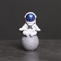 Ni-JASW Ensemble de 4 figurines d'astronautes bleues et blanches, sculptures sur le thème de l'espace, motif étoiles, pour décoration de chambre d'enfant et de gâteau