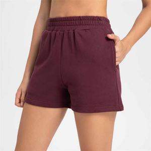 Sweat-shirts à capuche décontractés pour femmes avec logo personnalisé, manches longues de couleur unie et shorts au-dessus du genou, survêtement pour femmes - Product Image 3