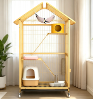 Cage pour chat élégante et dorée, style maison, toit en pignon, portes multi-accès, griffoir, structure en fer, roulettes universelles