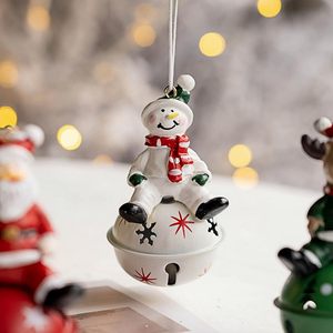 Style européen cloches de Noël peintes suspendues artisanat de Noël Jingle Bells petit bonhomme de neige wapiti Santa forme métal cloches de Noël - Product Image 2