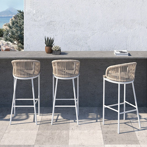 Set Moderno di Sgabelli Alti da Bistrot in Alluminio <span class=keywords><strong>Nero</strong></span> per Patio, Giardino, Ristorante, Tavolo Alto con 2 Sedie per Uso Alberghiero - Product Image 2