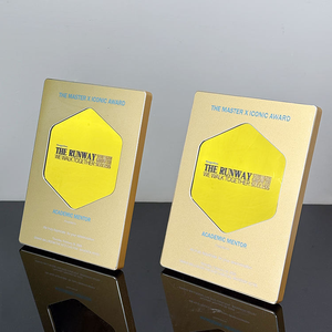 Plaque en métal doré, plaque de certificat en bois, trophées et récompenses avec éléments en aluminium aéronautique bleu, rouge, vert, violet et or - Product Image 3