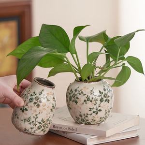 Vase en céramique vintage de 9.4 pouces Vase floral en porcelaine bleue et blanche craquelée de glace rétro pour la décoration intérieure Étagère de table - Product Image 1