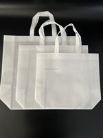 Sacs fourre-tout non tissés en stock avec poignées intégrées, sacs de courses réutilisables pour l'emballage de vêtements et de marques de prêt-à-porter