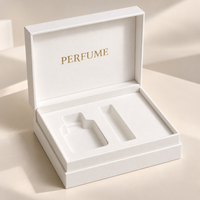 Boîte cadeau rigide de luxe avec logo personnalisé et insert sur mesure pour l'emballage de parfums, bougies et senteurs d'intérieur