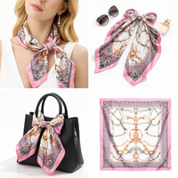 Syal Sutra Motif Gesper & Rantai Berkuda Warna Pink