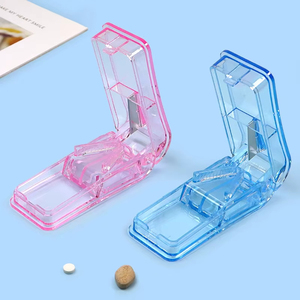 Caja de Almacenamiento de Pastillas Transparente en Color Caramelo con Cortador de Pastillas de Acero Inoxidable, Divisor de Tabletas, Estuche Portátil Mini para Pastillas para el Hogar y Viajes - Product Image 4