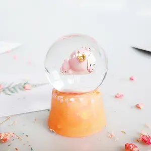 Stock d'usine Mini London Souvenir Base de boule à neige Modèle en résine et verre éclairé par LED pour la décoration de la maison et les cadeaux sur le thème de la musique - Product Image 1
