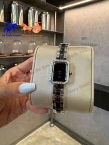 Montre connectée élégante ultra-luxe pour femme, bracelet en cuir 22 mm, ultra-fine, avec suivi de l'oxygène sanguin, résistante à l'eau, phase de lune, couronne en alliage - Product Image 4