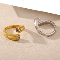 Exquisite wasserdichte Edelstahl 18 Karat vergoldete Sternform ZIRCON Ring für Frauen Luxuriöse Mode Ring