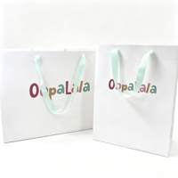 Sac shopping en papier avec logo personnalisé, impression couleur, sac cadeau en papier avec poignée en corde pour l'affichage en magasin de détail