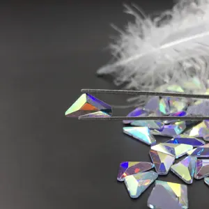 Cristaux de <span class=keywords><strong>strass</strong></span> en forme de Triangle Oblique, 4 pièces, fixation à chaud, dessins d'art à ongles, gros <span class=keywords><strong>strass</strong></span> en cristal - Product Image 1