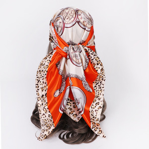 Bufanda de Seda Satén con Estampado de Leopardo para Mujer, Estilo Europeo Americano, Venta al Por Mayor - Product Image 5