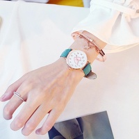 Femme à la mode mignon en forme de coeur flèche Piercing numérique Surface montre étudiant femme mode givré cuir ceinture décontracté/costume