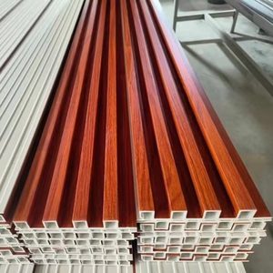 Pannelli murali in PVC impermeabili a prova di fuoco WPC scanalati pannelli per interni decorativi WPC rivestimento della parete interna