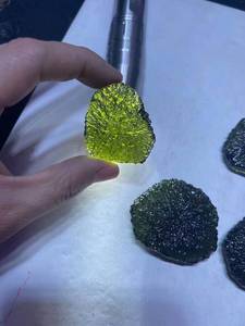 Nouveautés Minéraux bruts Pierre précieuse Maldavite vert foncé Météorites Pierre brute <span class=keywords><strong>à</strong></span> <span class=keywords><strong>vendre</strong></span> - Product Image 5