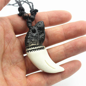 Einstellbare Wachs Seil hölzerne Perlen Zwei-Töne-Paar-Halsband Modisch Harz weißer Wolfzahn Spleißen schwarze Schildkröten-Anhänger-Halsbänder - Product Image 1