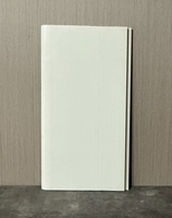 Plafond en vinyle blanc PVC, lames de PVC pour plafond, panneaux de plafond PVC pour grille de plafond suspendu