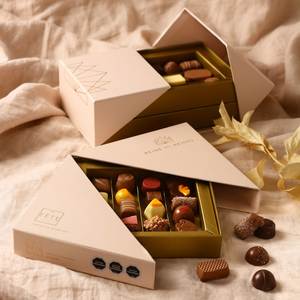 Cajas de Regalo de Chocolate de Lujo Personalizadas para el Día de San Valentín, Empaque de Regalo Blanco de Cartón Rígido con Insertos para Trufas y Bombones - Product Image 5